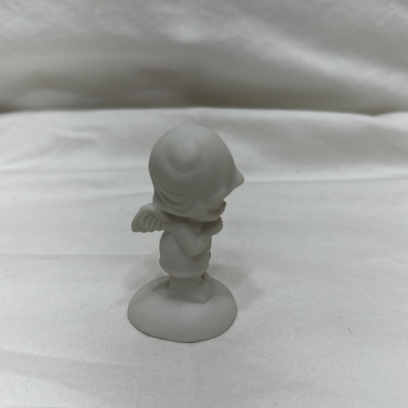 Vintage Mini Angel statue - Picture 2 of 7